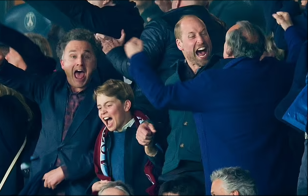 Hoàng tử William đã theo dõi trận thua của Villa trước Paris tại Champions League và ôm Rashford trong đường hầm trước trận đấu