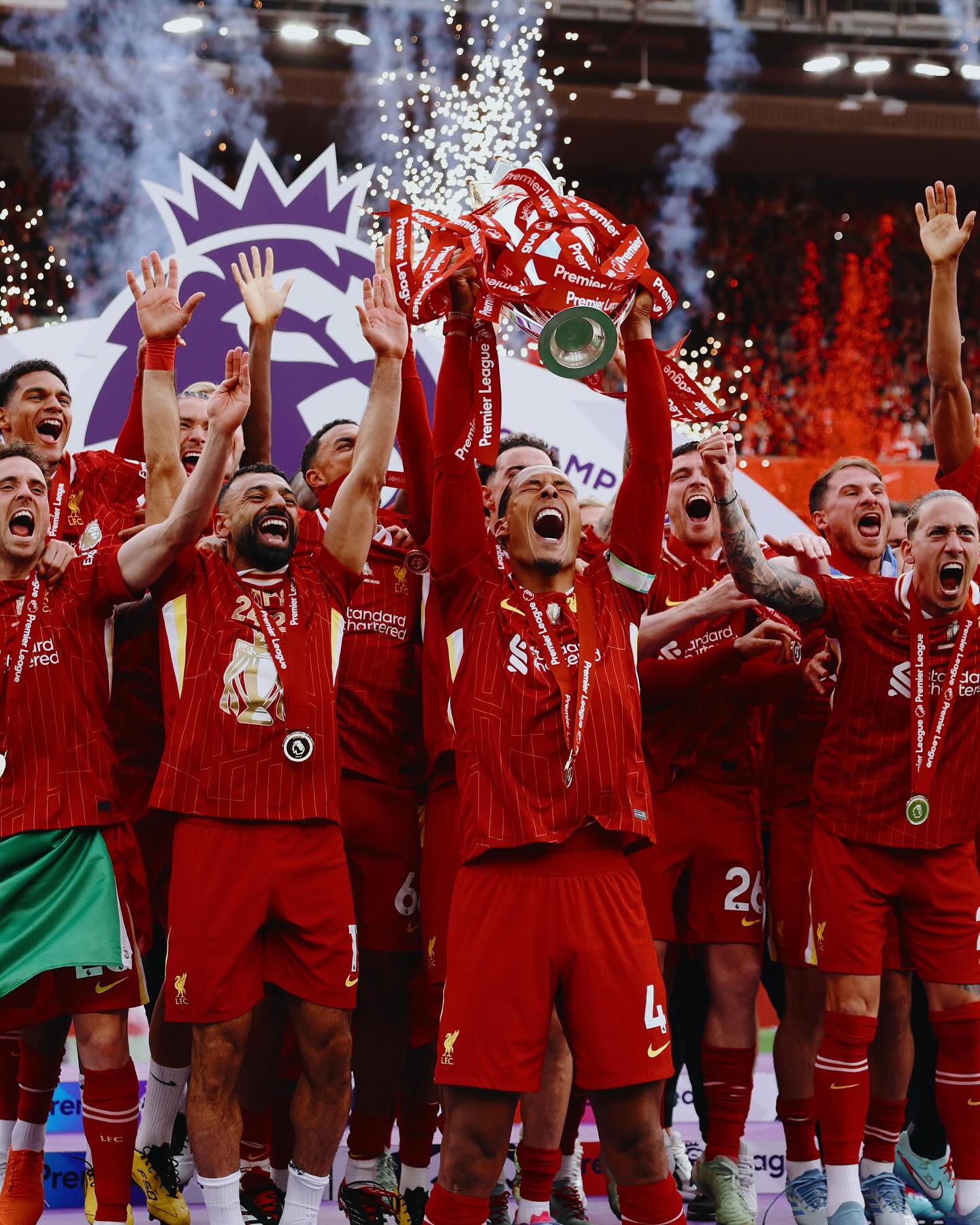 Van Dijk: Đây là một mùa giải tuyệt vời, chúng ta hãy cùng nhau ăn mừng