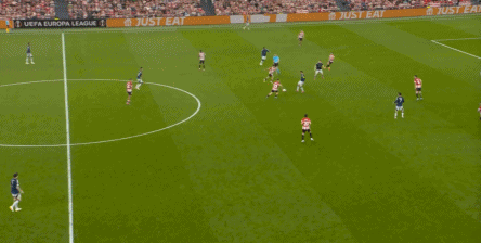 Pha đánh cắp của trọng tài khiến trận đấu mất đi tính hồi hộp, nhưng Manchester United cũng tận dụng cơ hội từ sự liều lĩnh của Athletic Bilbao