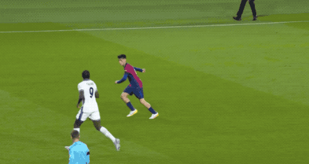 Ferran: Barcelona phải trả giá đắt cho khởi đầu chậm chạp, và lễ ăn mừng "chúc ngủ ngon" là để tri ân Curry