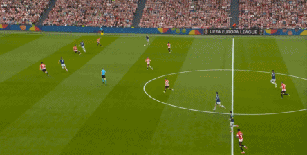Pha đánh cắp của trọng tài khiến trận đấu mất đi tính hồi hộp, nhưng Manchester United cũng tận dụng cơ hội từ sự liều lĩnh của Athletic Bilbao