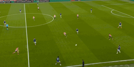 Pha đánh cắp của trọng tài khiến trận đấu mất đi tính hồi hộp, nhưng Manchester United cũng tận dụng cơ hội từ sự liều lĩnh của Athletic Bilbao
