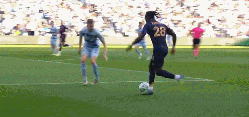 ⚽MLS Hiệp 1: Maya Yoshida phản lưới nhà, Sporting Kansas City dẫn trước LA Galaxy 1-0