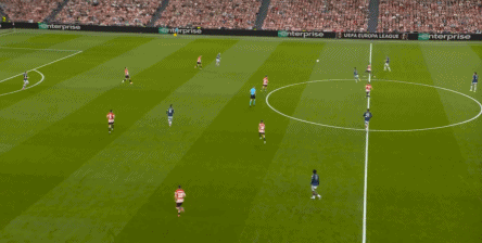 Pha đánh cắp của trọng tài khiến trận đấu mất đi tính hồi hộp, nhưng Manchester United cũng tận dụng cơ hội từ sự liều lĩnh của Athletic Bilbao