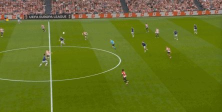 Pha đánh cắp của trọng tài khiến trận đấu mất đi tính hồi hộp, nhưng Manchester United cũng tận dụng cơ hội từ sự liều lĩnh của Athletic Bilbao