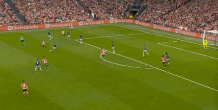 Pha đánh cắp của trọng tài khiến trận đấu mất đi tính hồi hộp, nhưng Manchester United cũng tận dụng cơ hội từ sự liều lĩnh của Athletic Bilbao