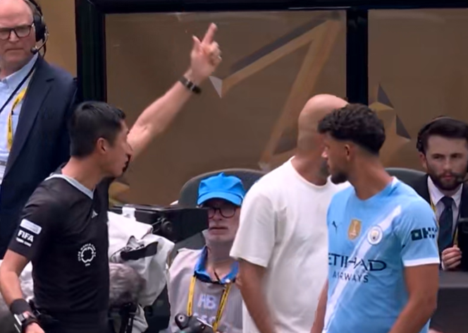 Ma Ning lại chiếm hết sự chú ý! Guardiola tiến lên để thảo luận về vấn đề thay người, và Ma Ning trực tiếp bảo anh ta rời đi