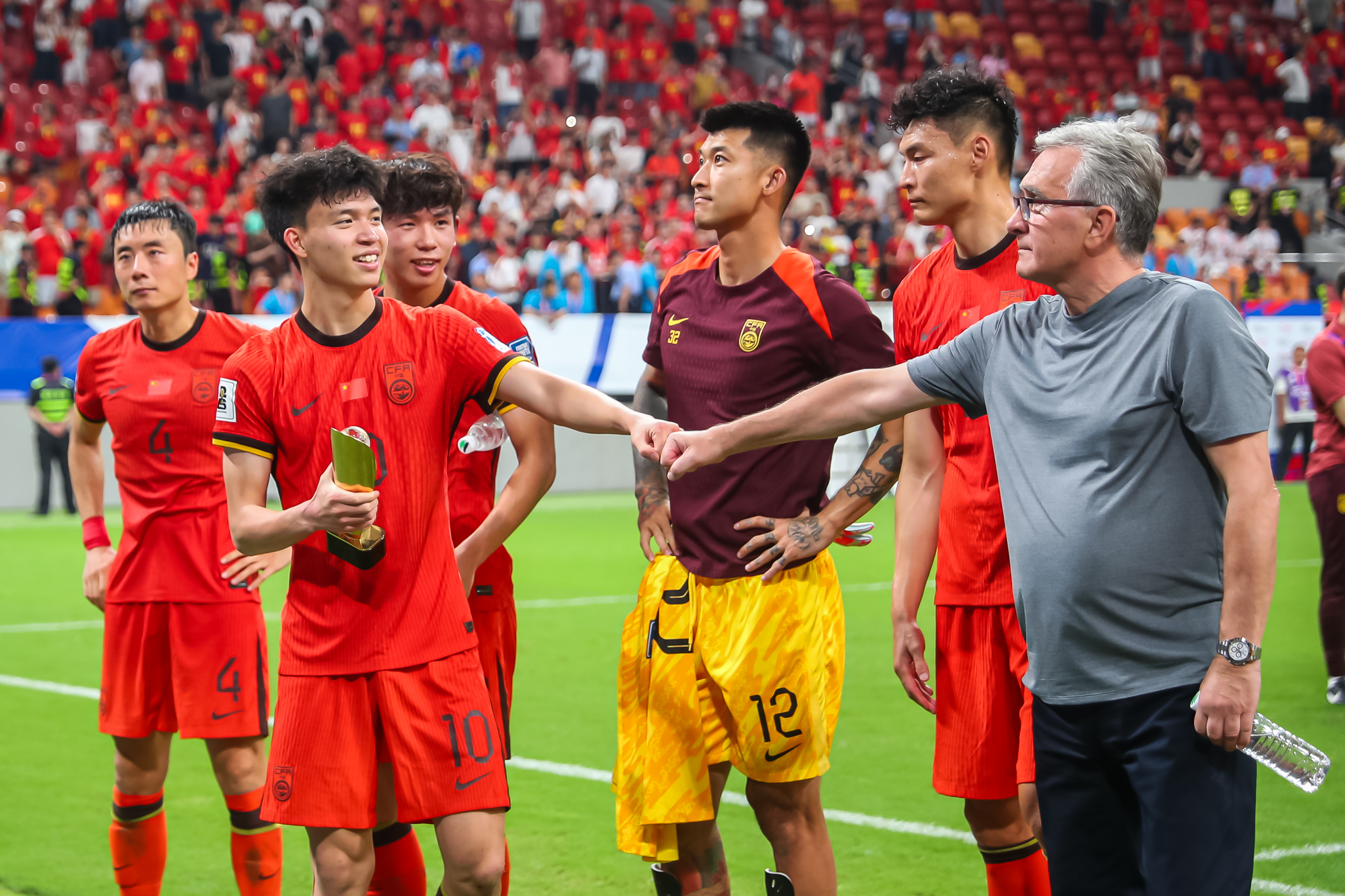 Beijing Youth Daily: Ivan không loại trừ khả năng chơi ở Cúp Đông Á & hợp đồng của anh ấy sẽ hết hạn vào năm 2027, Liên đoàn bóng đá có thể chấm dứt hợp đồng dựa trên thành tích