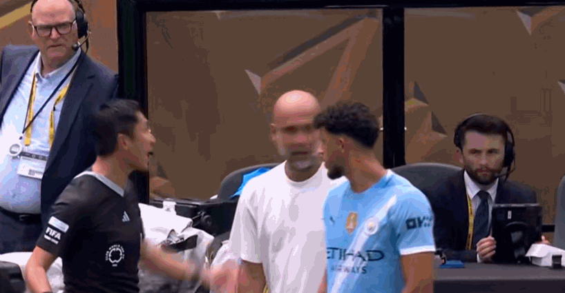 Ma Ning lại chiếm hết sự chú ý! Guardiola tiến lên để thảo luận về vấn đề thay người, và Ma Ning trực tiếp bảo anh ta rời đi