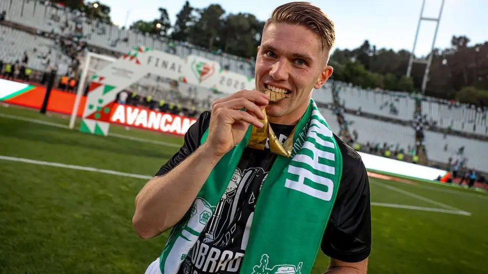 BBC: Giám đốc Pháo thủ Berta đã bay tới Bồ Đào Nha để gặp Sporting CP và sắp hoàn tất việc ký hợp đồng với Džekeres