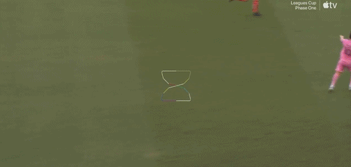 Phóng viên: Chấn thương của Messi vẫn cần được đánh giá, nhưng anh sẽ phải nghỉ thi đấu ít nhất 3-4 tuần