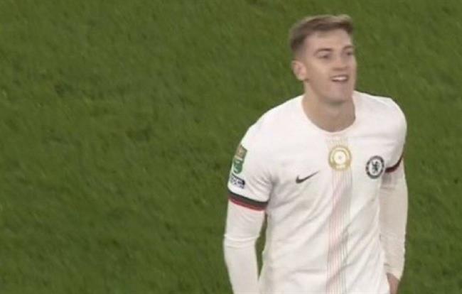 Liam Delap nhận thẻ đỏ trước Wolves. Liam Delap nhan the do truoc Wolves.