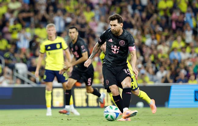 Ronaldo gọi, Messi trả lời bằng hat-trick trước Nashville Ronaldo gọi, Messi trả lời bằng hat-trick trước Nashville