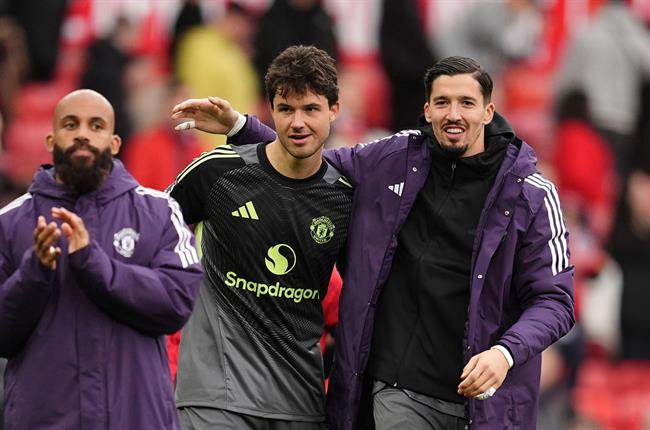 Bayindir và Senne Lammens đang cạnh tranh cho suất bắt chính ở MU Bayindir va Senne Lammens dang canh tranh cho suat bat chinh o MU