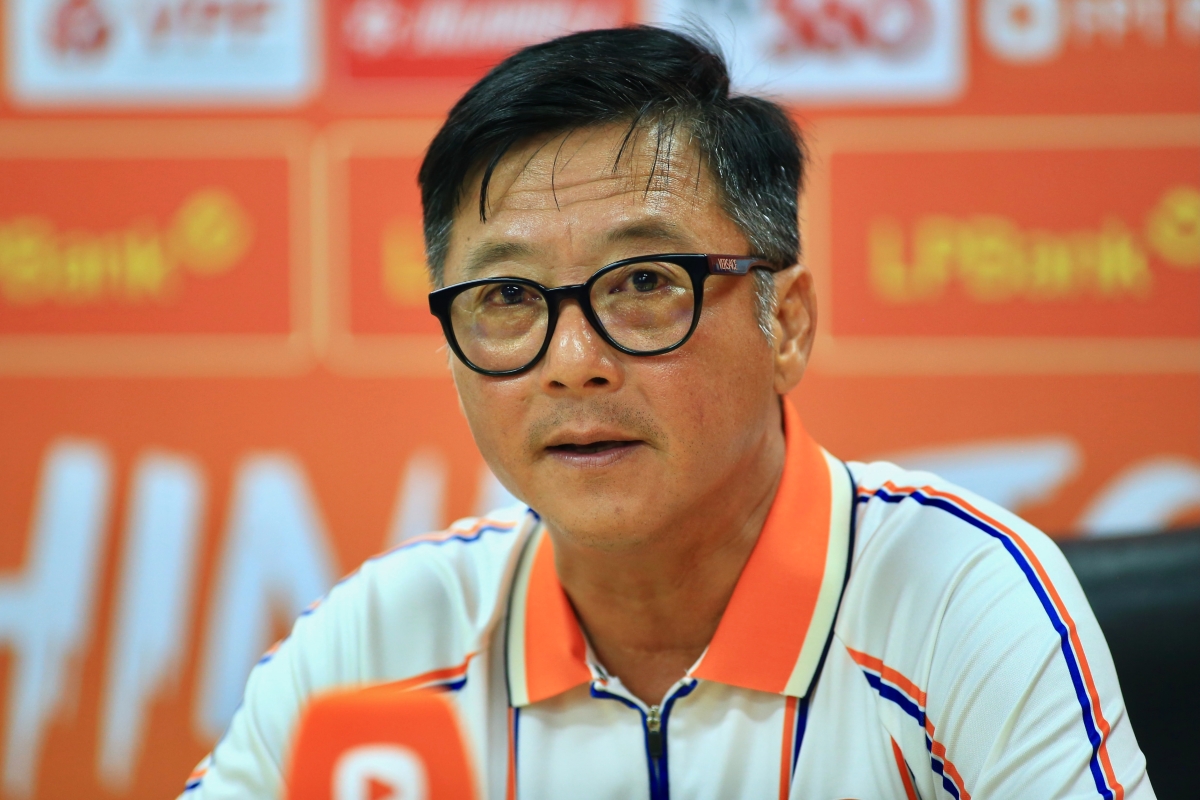 HLV Le Huynh duc chia se sau tran thua The Cong Viettel