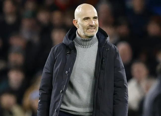 Enzo Maresca vang mat trong buoi hop bao sau tran hoa Bournemouth.