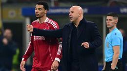 HLV Arne Slot giải thích lý do kém Arsenal tới 14 điểm