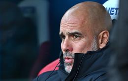 Pep lo ngại Man City 'toang' hàng thủ sau trận hòa Chelsea